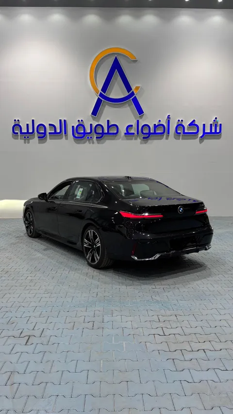بي إم دبليو الفئة السابعة 735i 2026