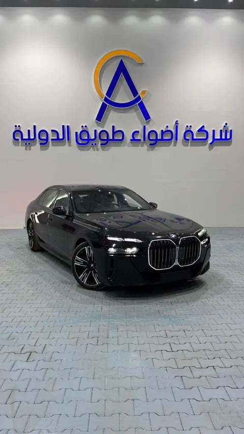 بي إم دبليو الفئة السابعة 735i 2026